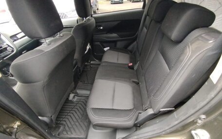 Mitsubishi Outlander III рестайлинг 3, 2018 год, 1 750 000 рублей, 8 фотография