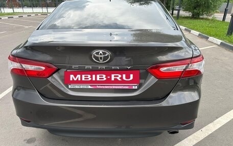 Toyota Camry, 2018 год, 1 870 000 рублей, 3 фотография