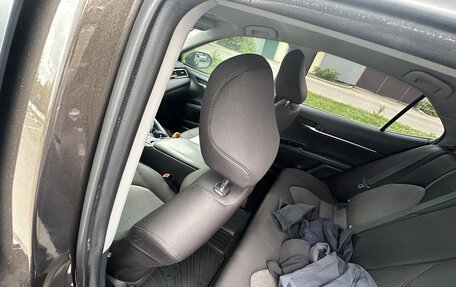 Toyota Camry, 2018 год, 1 870 000 рублей, 6 фотография