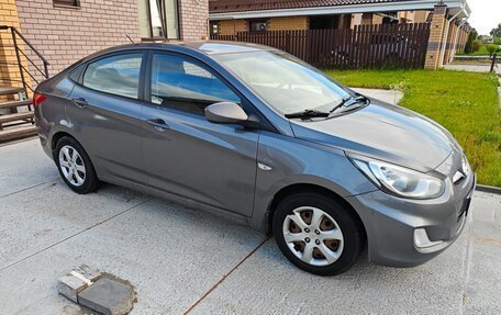 Hyundai Solaris II рестайлинг, 2012 год, 600 000 рублей, 2 фотография
