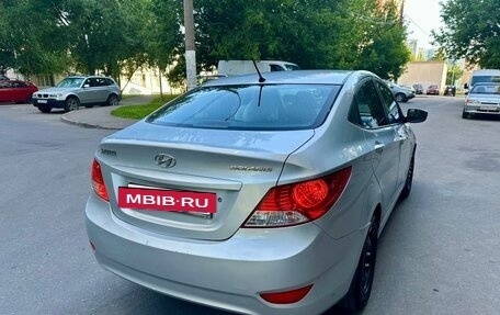 Hyundai Solaris II рестайлинг, 2011 год, 740 000 рублей, 4 фотография