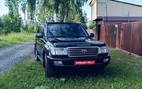 Toyota Land Cruiser 100 рестайлинг 2, 2003 год, 2 690 000 рублей, 1 фотография