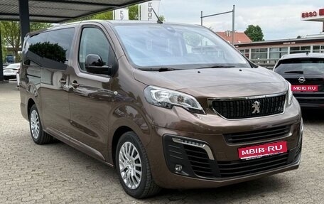 Peugeot Traveller I, 2022 год, 3 950 000 рублей, 1 фотография