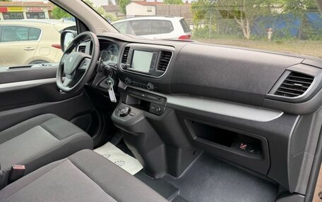 Peugeot Traveller I, 2022 год, 3 950 000 рублей, 8 фотография