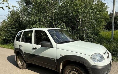 Chevrolet Niva I рестайлинг, 2015 год, 800 000 рублей, 2 фотография