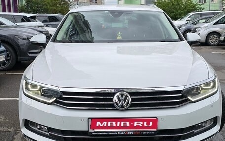 Volkswagen Passat B8 рестайлинг, 2015 год, 1 650 000 рублей, 2 фотография