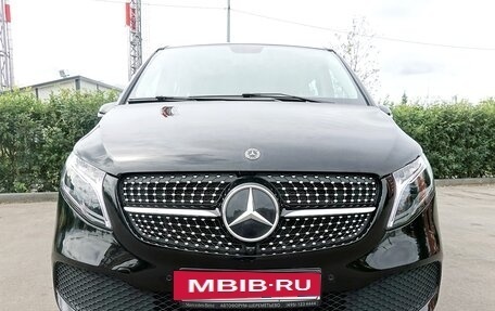 Mercedes-Benz V-Класс, 2022 год, 6 850 000 рублей, 3 фотография