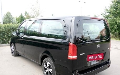 Mercedes-Benz V-Класс, 2022 год, 6 850 000 рублей, 10 фотография