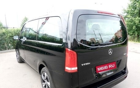 Mercedes-Benz V-Класс, 2022 год, 6 850 000 рублей, 7 фотография