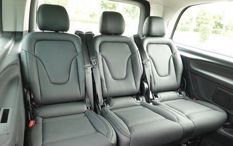 Mercedes-Benz V-Класс, 2022 год, 6 850 000 рублей, 27 фотография