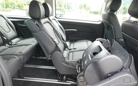 Mercedes-Benz V-Класс, 2022 год, 6 850 000 рублей, 26 фотография