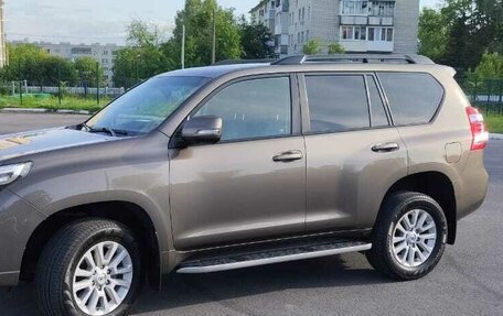 Toyota Land Cruiser Prado 150 рестайлинг 2, 2014 год, 3 290 000 рублей, 3 фотография