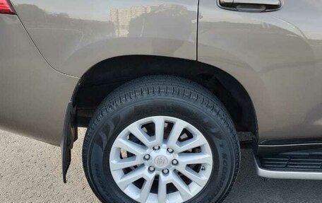 Toyota Land Cruiser Prado 150 рестайлинг 2, 2014 год, 3 290 000 рублей, 7 фотография
