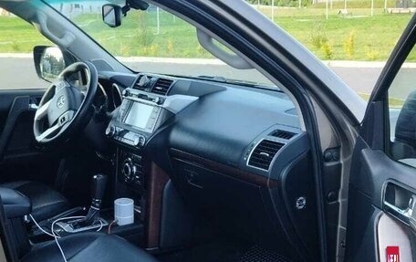 Toyota Land Cruiser Prado 150 рестайлинг 2, 2014 год, 3 290 000 рублей, 14 фотография