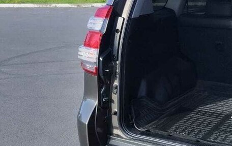 Toyota Land Cruiser Prado 150 рестайлинг 2, 2014 год, 3 290 000 рублей, 16 фотография