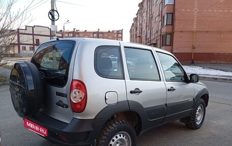 Chevrolet Niva I рестайлинг, 2017 год, 591 000 рублей, 2 фотография