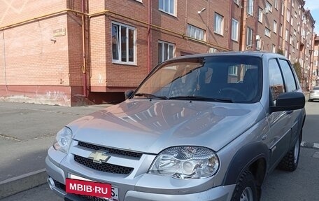 Chevrolet Niva I рестайлинг, 2017 год, 591 000 рублей, 3 фотография