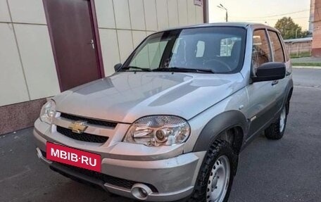 Chevrolet Niva I рестайлинг, 2017 год, 591 000 рублей, 6 фотография