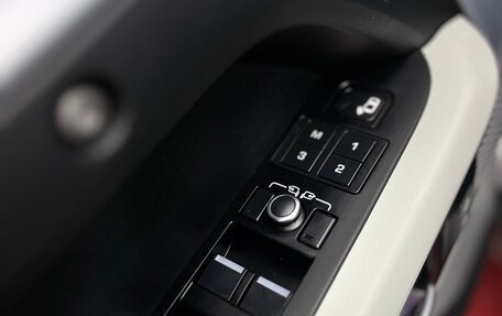 Land Rover Defender II, 2021 год, 7 400 000 рублей, 8 фотография