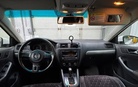 Volkswagen Jetta VI, 2011 год, 600 000 рублей, 10 фотография