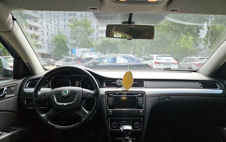 Skoda Superb III рестайлинг, 2011 год, 950 000 рублей, 11 фотография