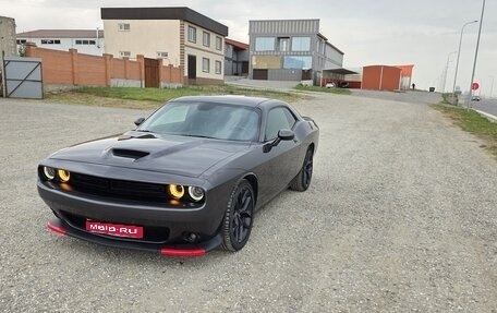 Dodge Challenger III рестайлинг 2, 2019 год, 3 700 000 рублей, 1 фотография