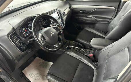 Mitsubishi Outlander III рестайлинг 3, 2014 год, 1 399 000 рублей, 10 фотография