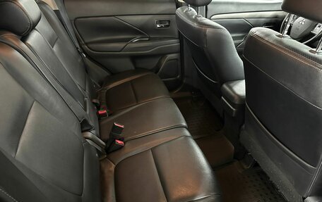 Mitsubishi Outlander III рестайлинг 3, 2014 год, 1 399 000 рублей, 20 фотография