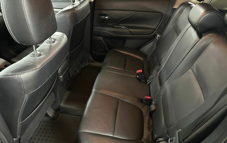 Mitsubishi Outlander III рестайлинг 3, 2014 год, 1 399 000 рублей, 21 фотография