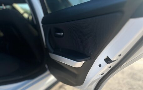BMW 3 серия, 2011 год, 1 300 000 рублей, 15 фотография