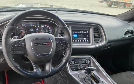 Dodge Challenger III рестайлинг 2, 2019 год, 3 700 000 рублей, 5 фотография