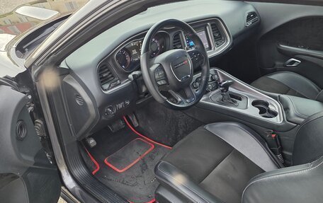 Dodge Challenger III рестайлинг 2, 2019 год, 3 700 000 рублей, 7 фотография