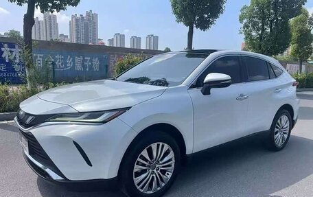 Toyota Harrier, 2022 год, 3 100 000 рублей, 2 фотография