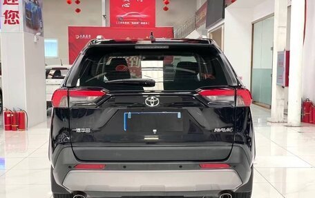 Toyota RAV4, 2021 год, 2 550 000 рублей, 6 фотография
