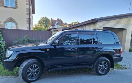Toyota Land Cruiser 100 рестайлинг 2, 2007 год, 4 000 000 рублей, 2 фотография