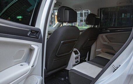 Volkswagen Tiguan II, 2017 год, 2 800 000 рублей, 15 фотография