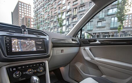 Volkswagen Tiguan II, 2017 год, 2 800 000 рублей, 21 фотография