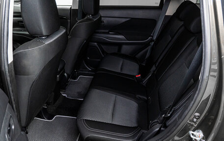Mitsubishi Outlander III рестайлинг 3, 2019 год, 2 015 000 рублей, 13 фотография