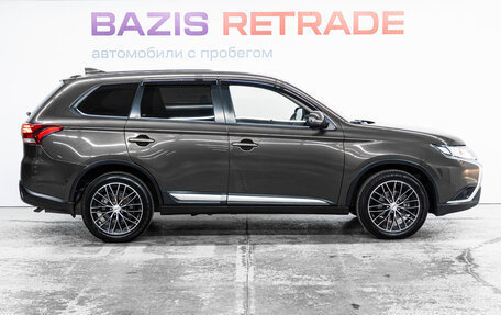 Mitsubishi Outlander III рестайлинг 3, 2019 год, 2 015 000 рублей, 4 фотография