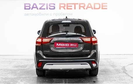 Mitsubishi Outlander III рестайлинг 3, 2019 год, 2 015 000 рублей, 6 фотография