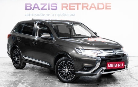Mitsubishi Outlander III рестайлинг 3, 2019 год, 2 015 000 рублей, 3 фотография