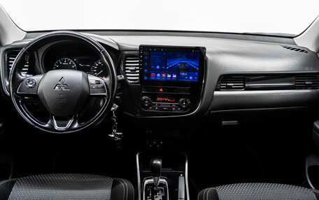 Mitsubishi Outlander III рестайлинг 3, 2019 год, 2 015 000 рублей, 16 фотография