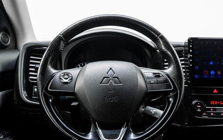 Mitsubishi Outlander III рестайлинг 3, 2019 год, 2 015 000 рублей, 17 фотография