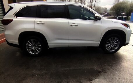 Toyota Highlander III, 2014 год, 3 200 000 рублей, 5 фотография