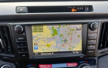 Toyota RAV4, 2018 год, 1 800 000 рублей, 10 фотография