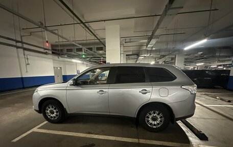 Mitsubishi Outlander III рестайлинг 3, 2013 год, 1 350 000 рублей, 2 фотография