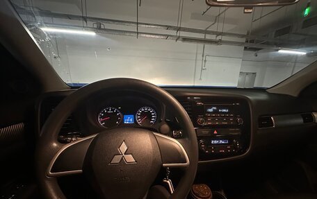 Mitsubishi Outlander III рестайлинг 3, 2013 год, 1 350 000 рублей, 6 фотография
