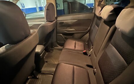 Mitsubishi Outlander III рестайлинг 3, 2013 год, 1 350 000 рублей, 8 фотография