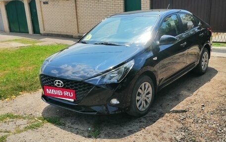 Hyundai Solaris II рестайлинг, 2021 год, 1 350 000 рублей, 4 фотография
