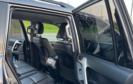 Toyota Land Cruiser Prado 150 рестайлинг 2, 2019 год, 5 800 000 рублей, 5 фотография